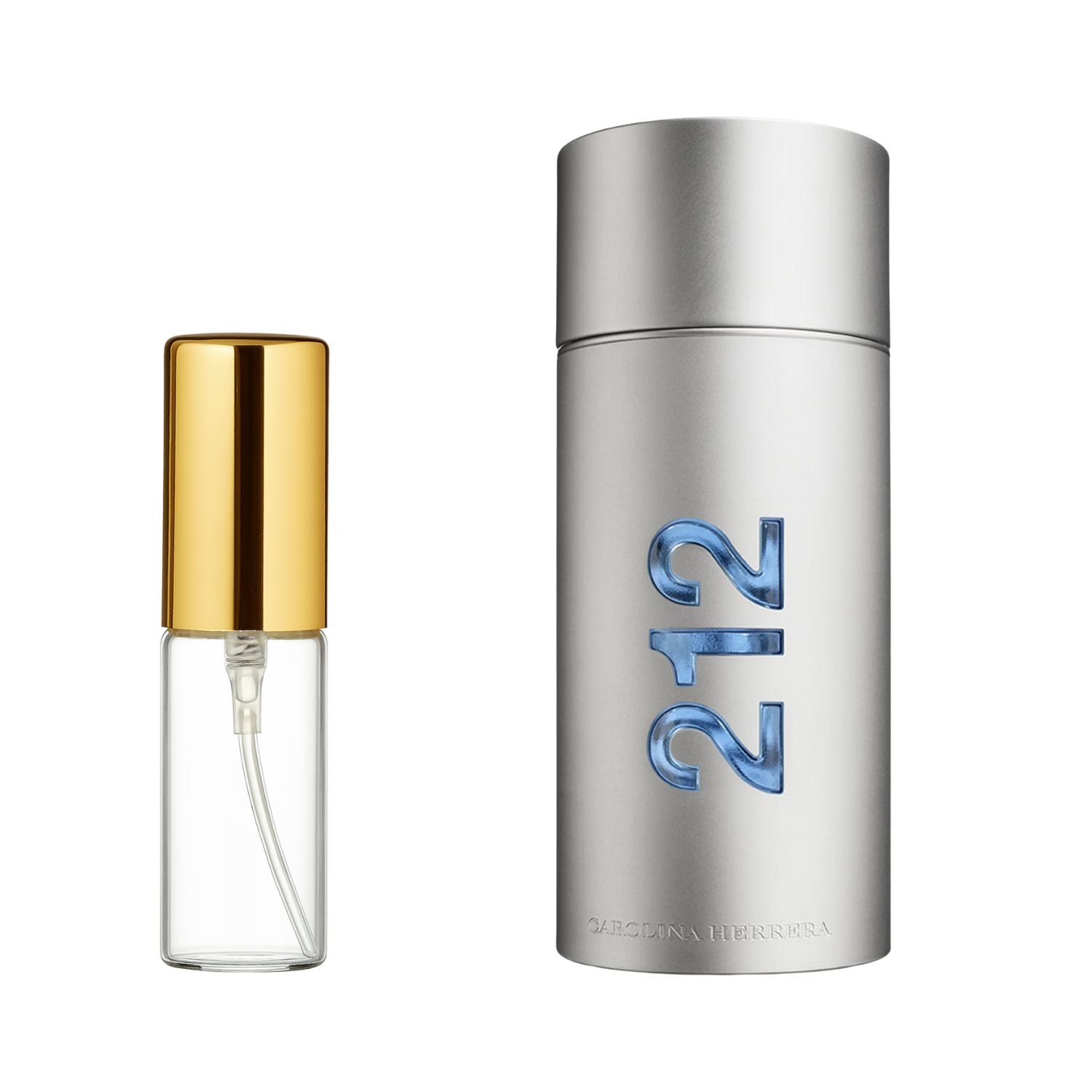 Decant de 5ml com borrifador dourado ao lado do frasco original do perfume importado masculino 212 Men Carolina Herrera Eau de Toilette, ambos em fundo transparente. O frasco original tem design cilíndrico em metal prateado com o número "212" em azul, enquanto o decant é de vidro transparente e borrifador dourado, disponíveis na Velyre.