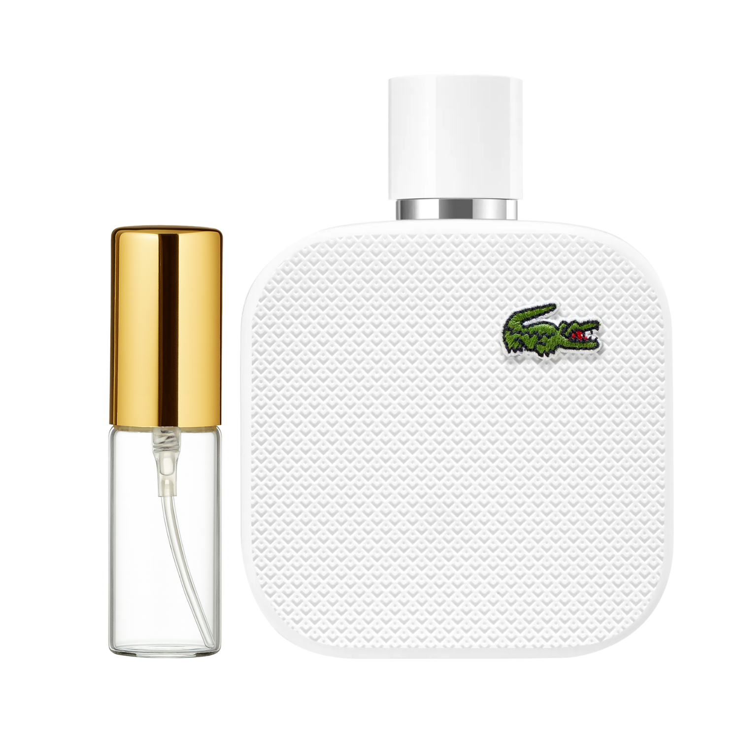Decant de 5ml com borrifador dourado ao lado do frasco original do perfume importado masculino L.12.12 Blanc Lacoste Eau de Toilette, ambos em fundo transparente. O frasco original tem design quadrado branco texturizado com o logo do crocodilo, enquanto o decant é de vidro transparente e borrifador dourado, disponíveis na Velyre.