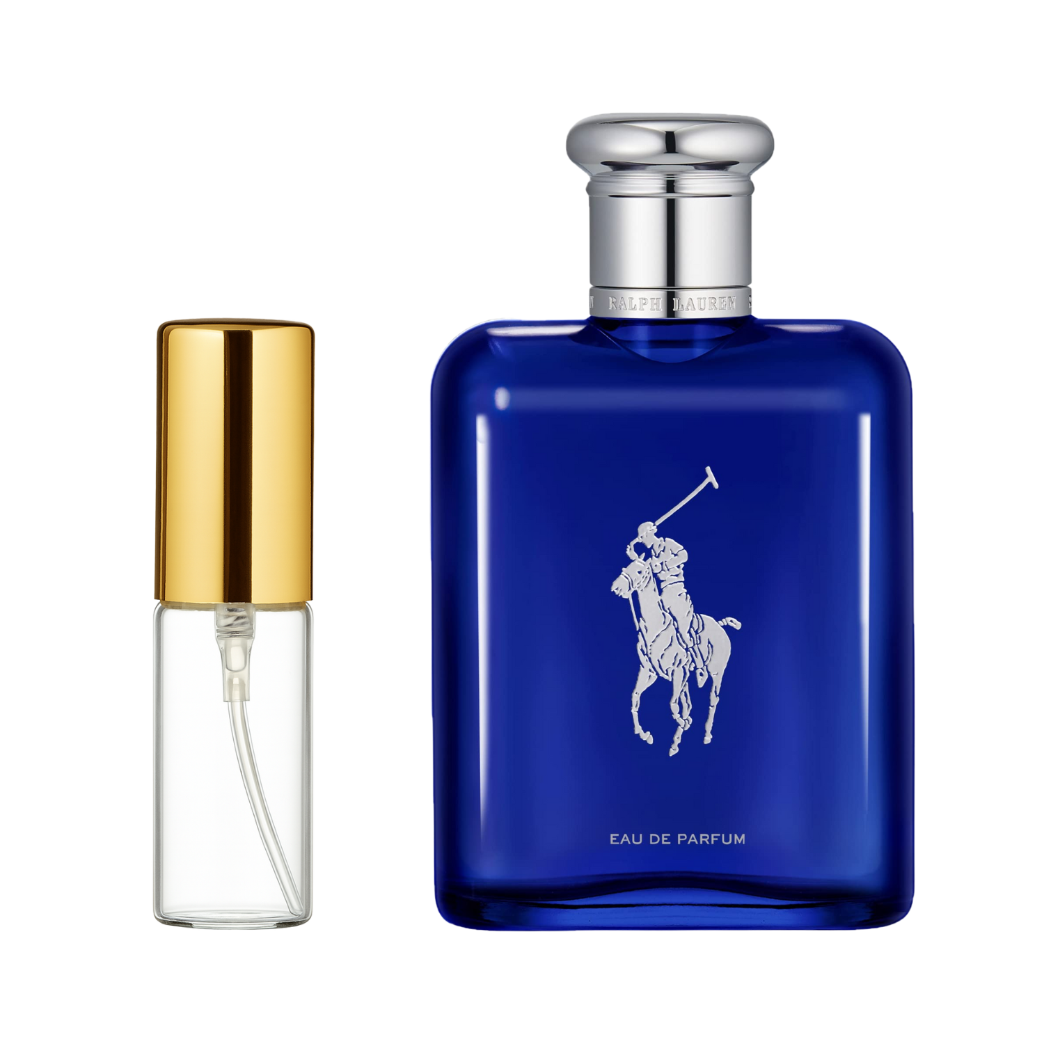 Decant de 5ml com borrifador dourado ao lado do frasco original do perfume importado masculino Polo Blue Ralph Lauren Eau de Parfum, ambos em fundo transparente. O frasco original tem design retangular em vidro azul cobalto com o logo do jogador de polo, enquanto o decant é de vidro transparente e borrifador dourado, disponíveis na Velyre.