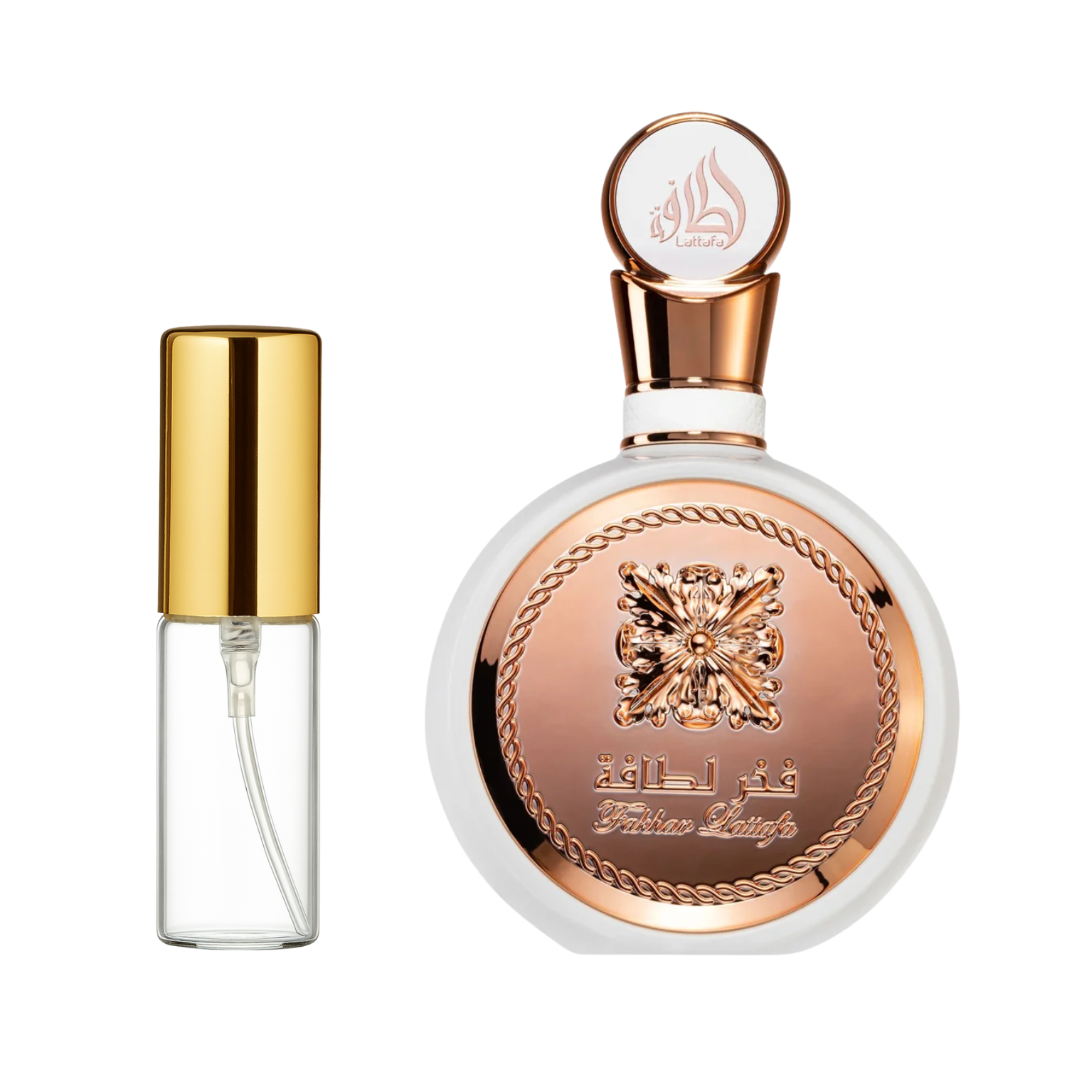 Decant de 5ml com borrifador dourado ao lado do frasco original do perfume árabe feminino Fakhar Rose Lattafa Eau de Parfum, ambos em fundo transparente. O frasco original tem design arredondado branco com um disco de metal rose gold ornamentado no centro, enquanto o decant é de vidro transparente e borrifador dourado, disponíveis na Velyre.