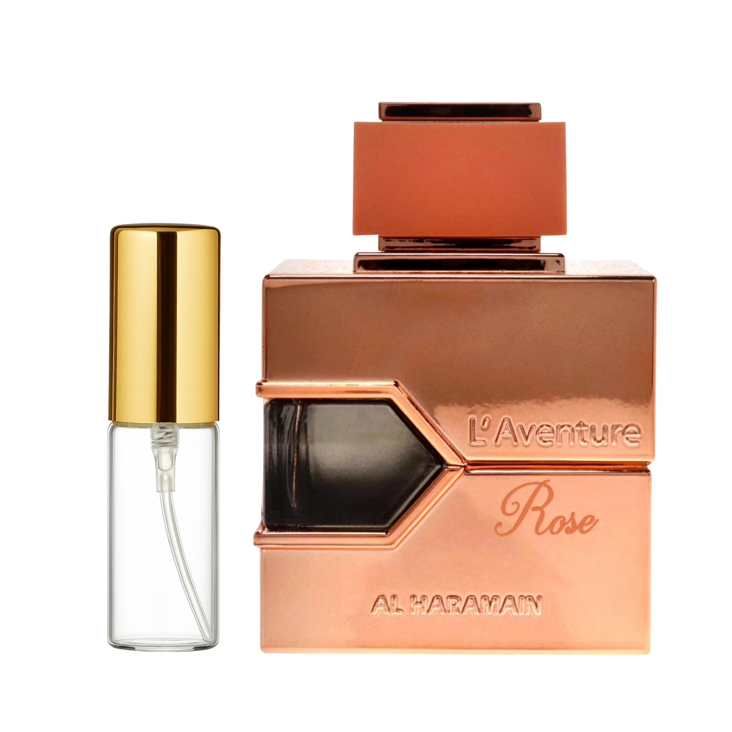 Decant de 5ml com borrifador dourado ao lado do frasco original do perfume árabe feminino L'aventure Rose Al Haramain Eau de Parfum, ambos em fundo transparente. O frasco original tem design retangular em metal rosé com um detalhe hexagonal em preto e o nome "Rose" em itálico, enquanto o decant é de vidro transparente e borrifador dourado, disponíveis na Velyre.