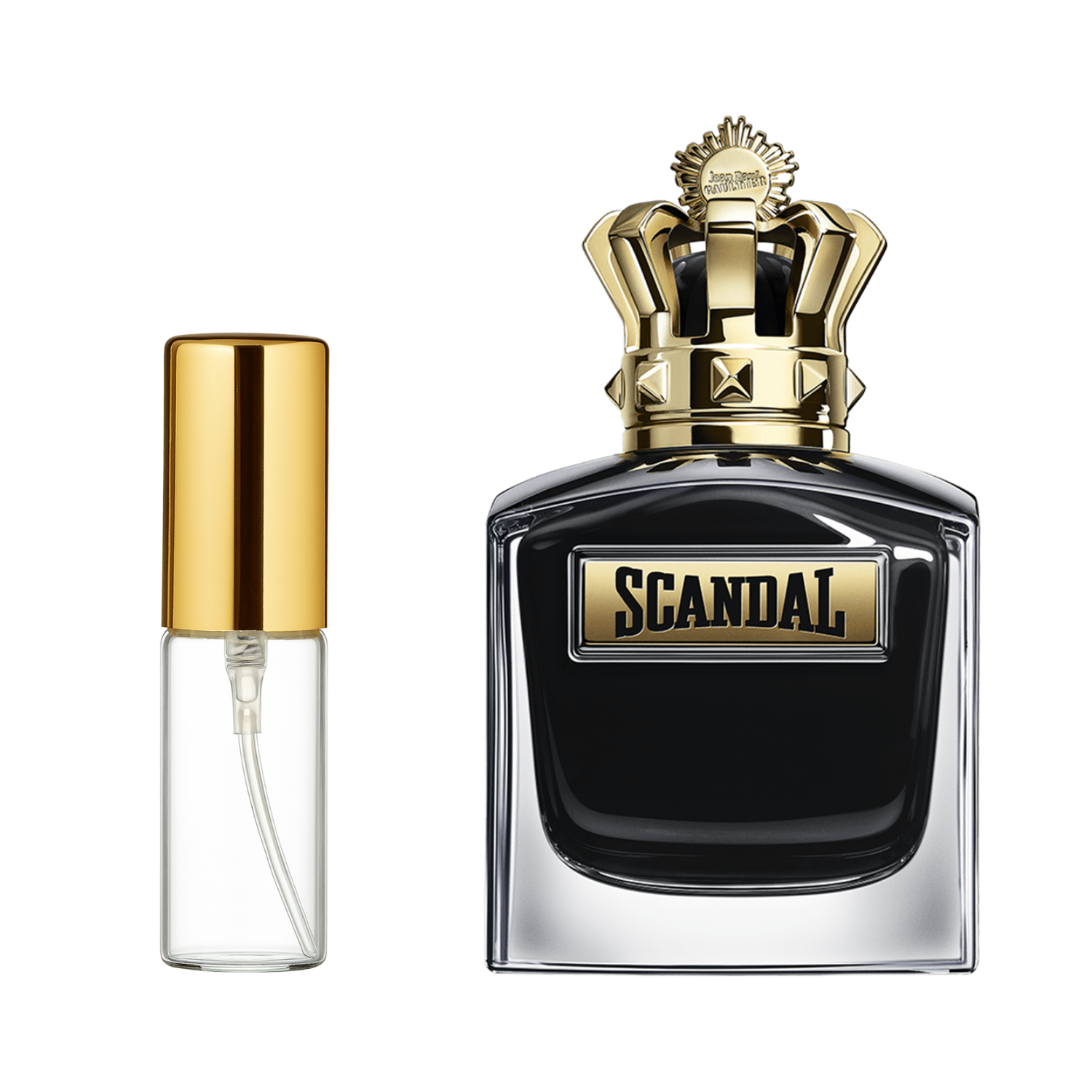 Decant de 5ml com borrifador dourado ao lado do frasco original do perfume importado masculino Scandal Pour Homme Le Parfum Jean Paul Gaultier Eau de Parfum, ambos em fundo transparente. O frasco original tem design de vidro transparente com líquido escuro e uma tampa dourada em forma de coroa, enquanto o decant é de vidro transparente e borrifador dourado, disponíveis na Velyre.