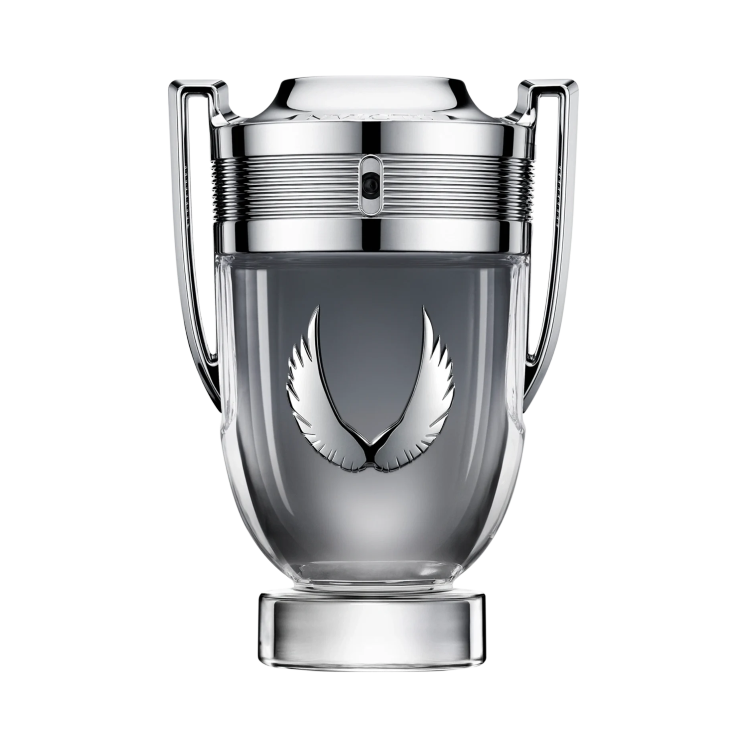Frasco do perfume masculino Invictus Platinum Rabanne Eau de Parfum 100ml com design de troféu em vidro transparente e líquido em tom cinza escuro, com asas prateadas em relevo no centro. Possui alças laterais e tampa em metal prateado, com detalhes ranhurados.