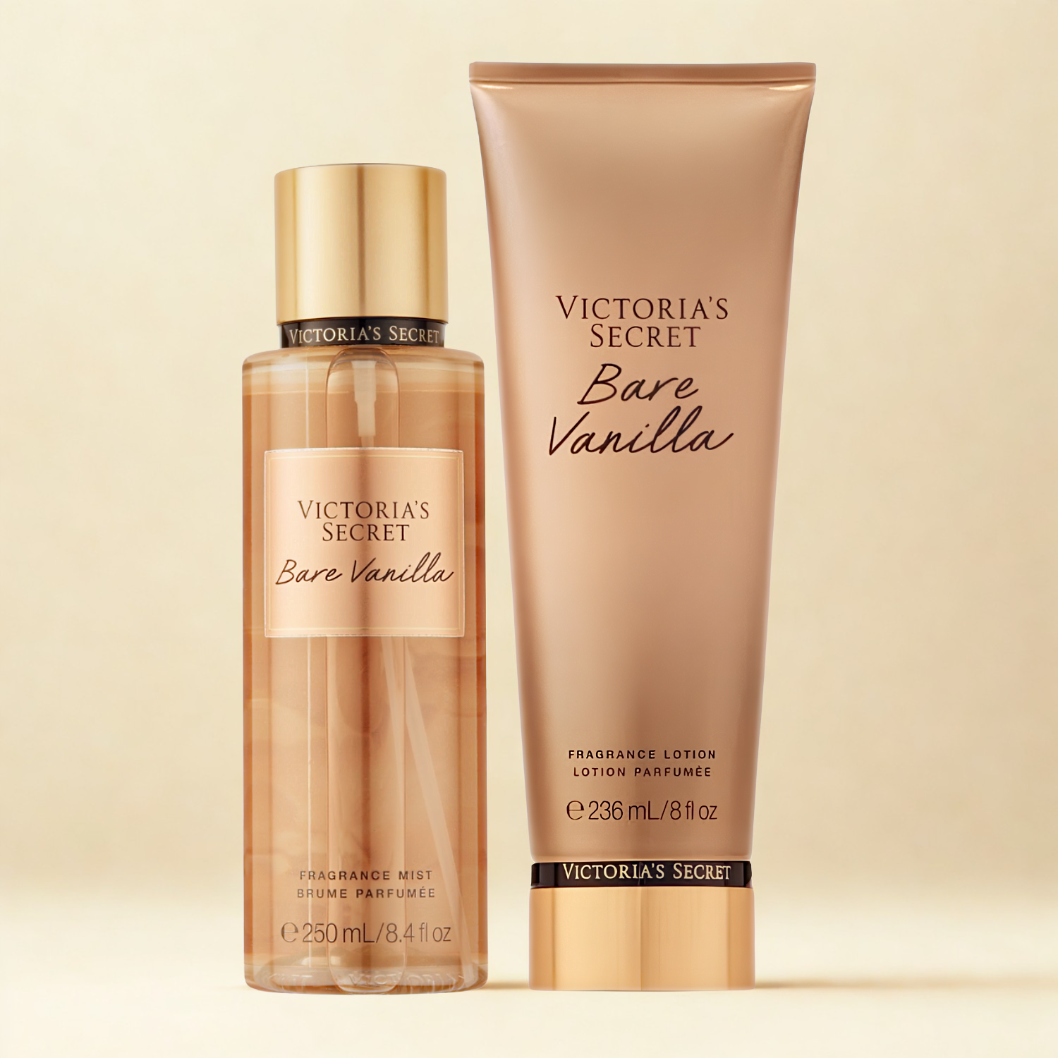 Kit de body splash e hidratante perfumado importado Bare Vanilla Victoria's Secret em close-up, disponíveis na Velyre. A imagem mostra os produtos sobre uma superfície clara e brilhante, com um fundo suavemente desfocado.