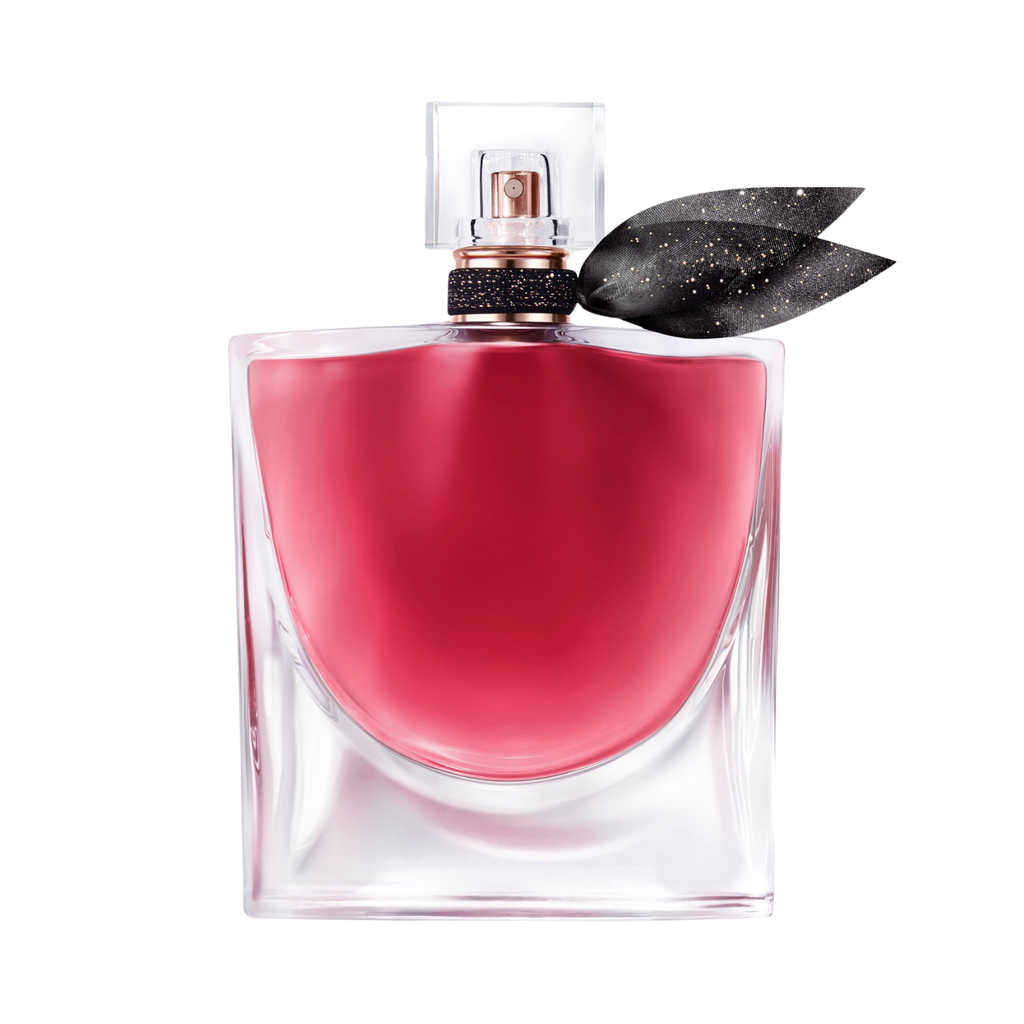 Frasco do perfume feminino La Vie Est Belle L'Elixir Lancôme Eau de Parfum 100ml com design curvo e líquido vermelho rubi. Possui um laço cinza brilhante no gargalo, uma tampa de cristal transparente e uma base de vidro transparente que reflete a cor intensa da fragrância.
