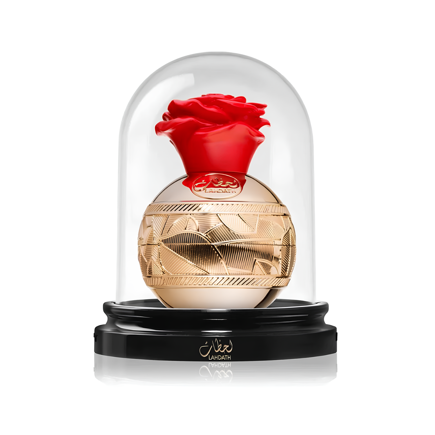 Perfume árabe Lahdath Lattafa, à venda na Velyre, apresentado sob cúpula de vidro sobre base preta com inscrição, remetendo a objeto de desejo único.