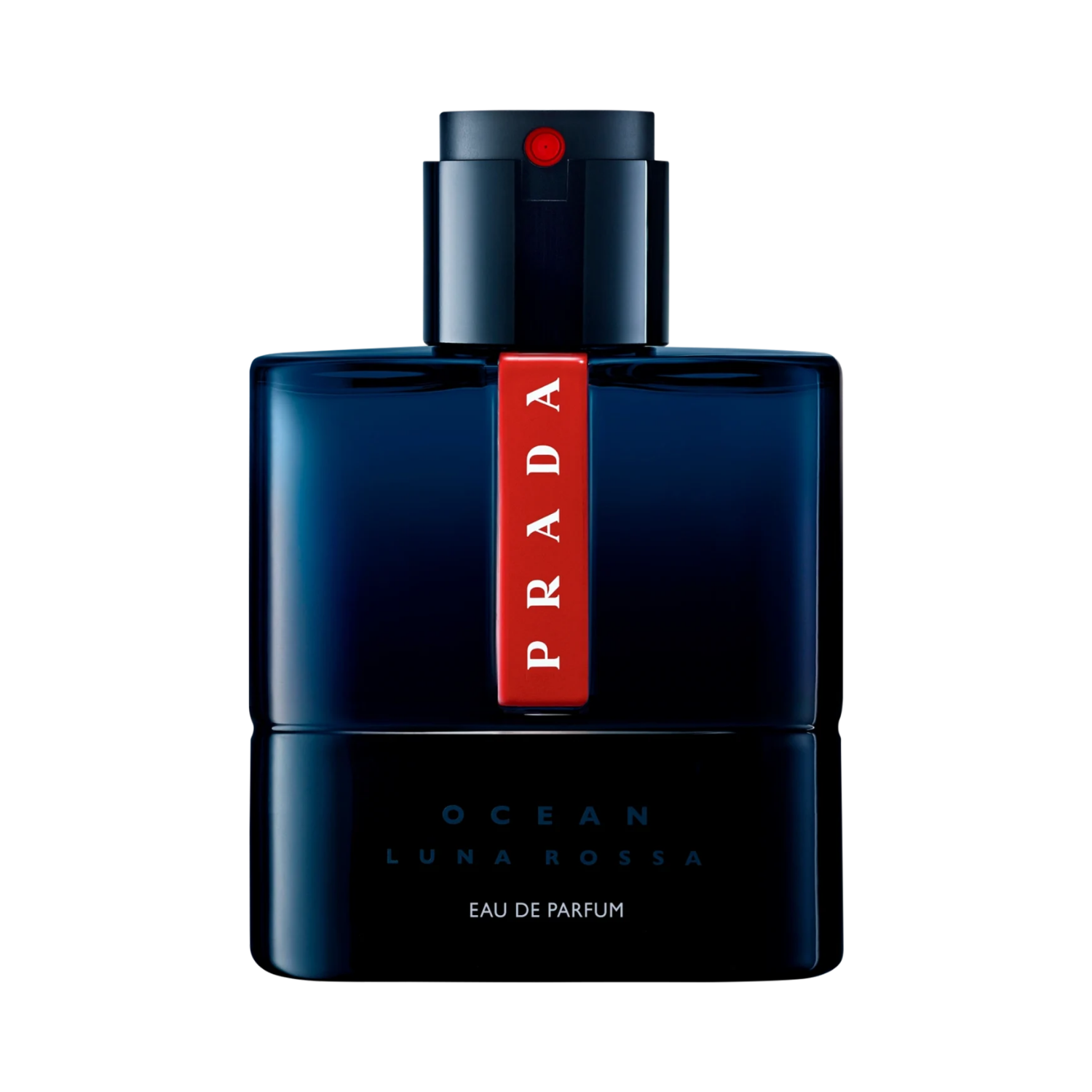 Frasco do perfume Prada Luna Rossa Ocean em azul escuro translúcido com faixa vermelha vertical central com o nome da marca.