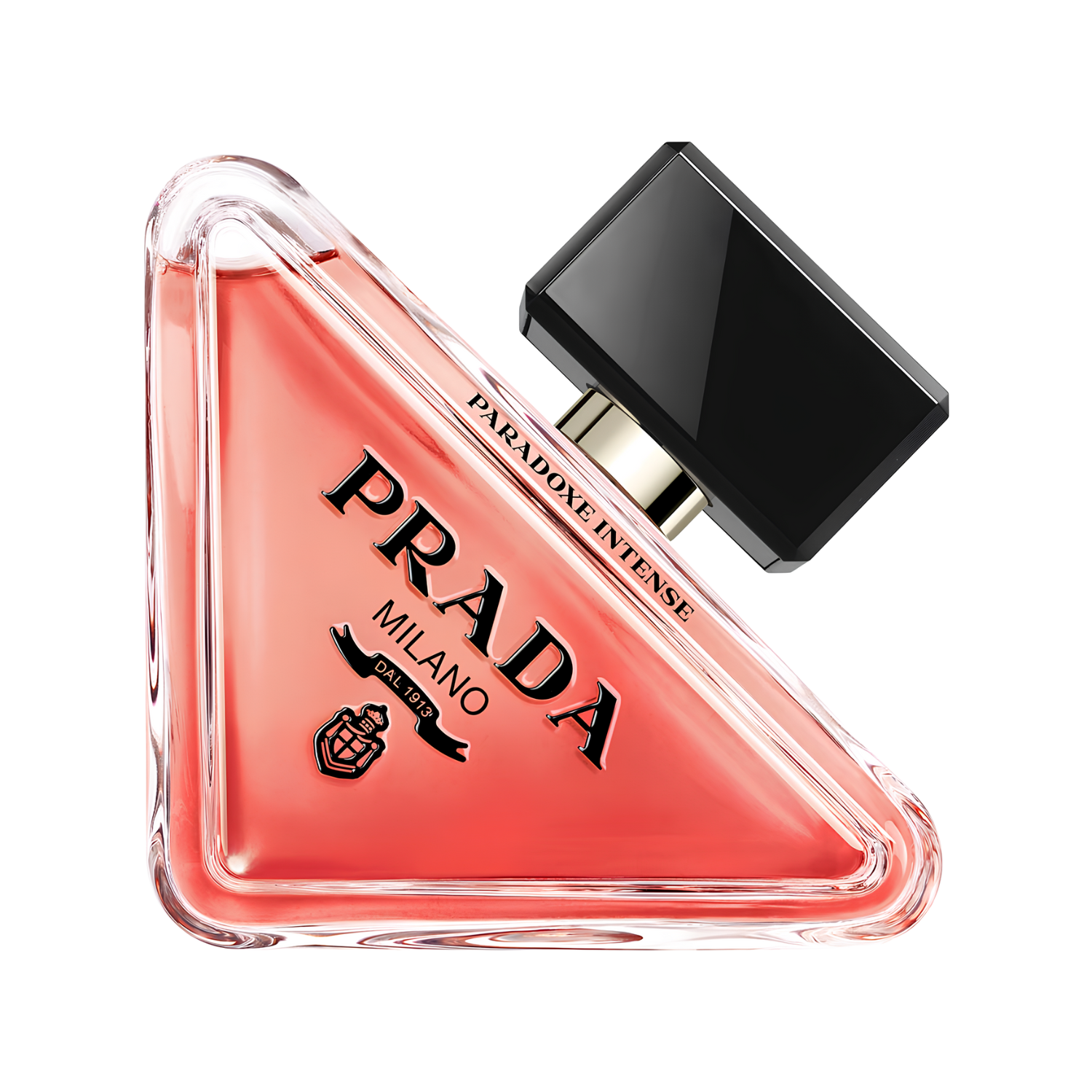 Frasco do perfume feminino Paradoxe Intense Prada Eau de Parfum com design triangular invertido em vidro transparente e líquido rosado avermelhado. Apresenta o logo "PRADA" em preto na frente, um anel dourado no gargalo e uma tampa preta geométrica angulada. A inscrição "PARADOXE INTENSE" está na lateral.