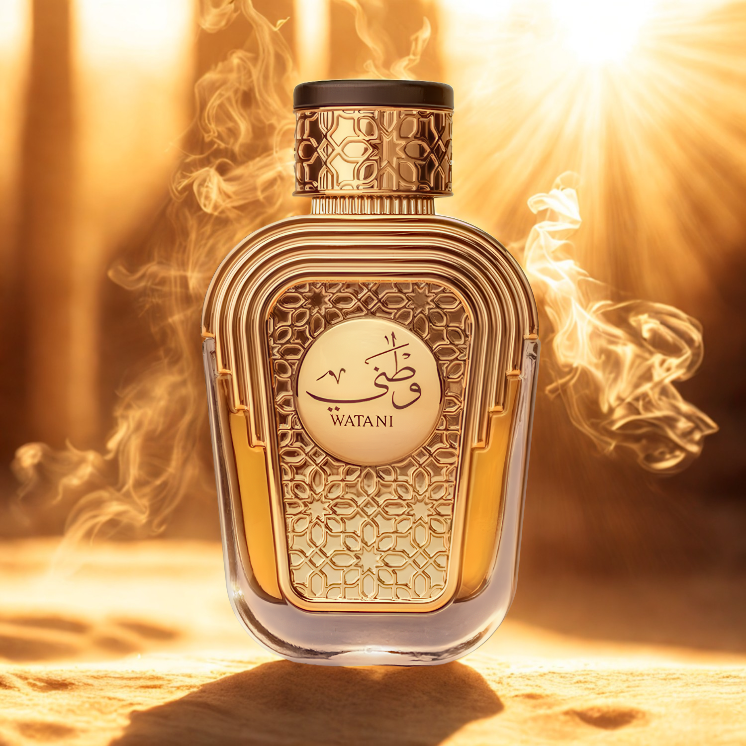 Perfume árabe unissex Watani Al Wataniah, disponível na Velyre, em destaque com raios de luz dourada irradiando ao fundo e uma névoa suave, criando uma atmosfera quente e envolvente.